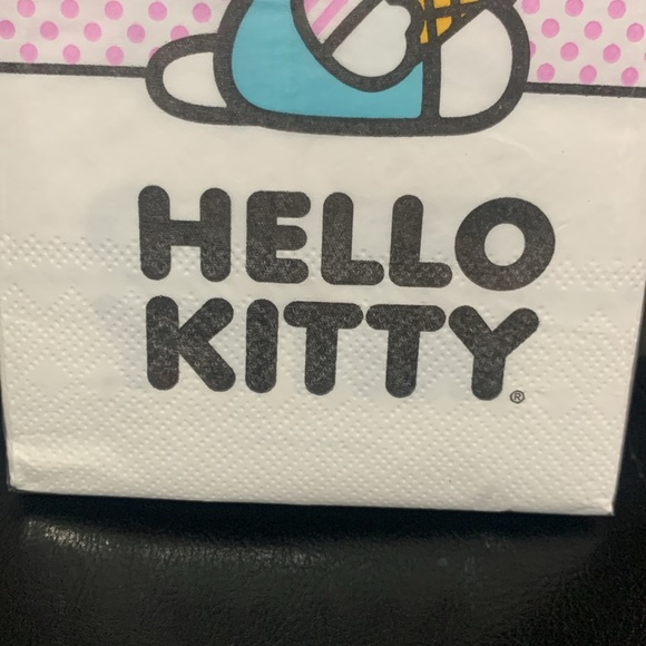 Sanrio Hello Kitty & Ice Cream Set of 32 Guest Towels Napkins New In Package - Picture 3 of 10